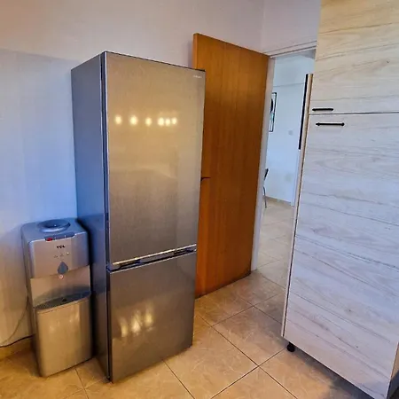 Sunny 2br Heart Of شقة لارنكا